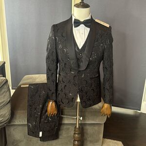 Men’s Black Slim Fit Tuxedo 3 Piece Suit Shawl Lapel 32 Jacket 30 Pants NWT